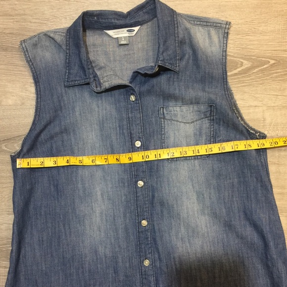 Old Navy Sleeveless Denim Top - Picture 3 of 8